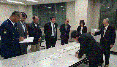 選考委員会の様子.gif